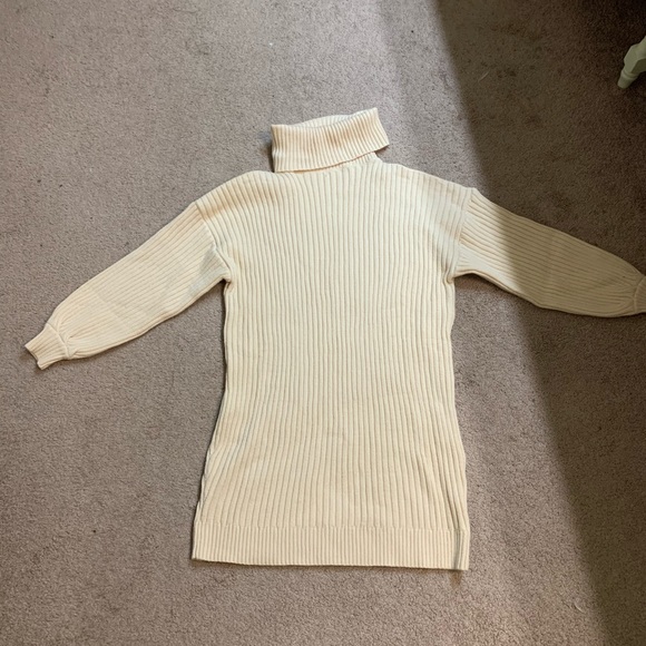 Oversized turtleneck sweater dress - Picture 2 of 3
